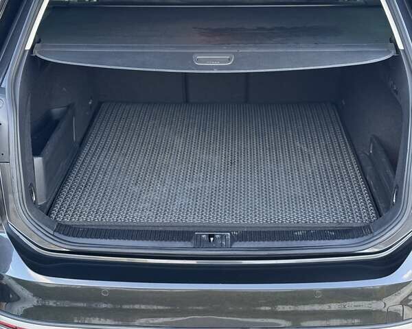 Фольксваген Пассат 2018 в Киеве на Automoto.ua Серый Фольксваген Пассат, объемом двигателя 1.97 л и пробегом 287 тыс. км за 19300 $, фото 9 на Automoto.ua