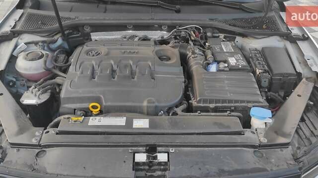 Сірий Фольксваген Пассат, об'ємом двигуна 2 л та пробігом 186 тис. км за 23018 $, фото 9 на Automoto.ua