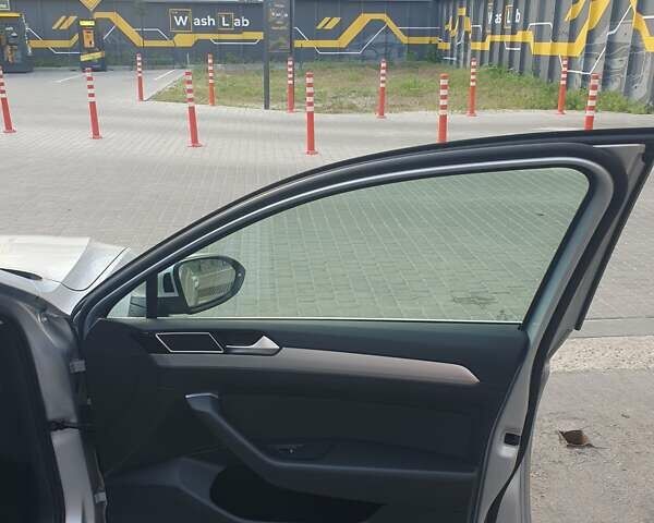 Серый Фольксваген Пассат, объемом двигателя 1.98 л и пробегом 296 тыс. км за 16000 $, фото 9 на Automoto.ua