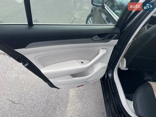 Сірий Фольксваген Пассат, об'ємом двигуна 2 л та пробігом 197 тис. км за 15999 $, фото 31 на Automoto.ua