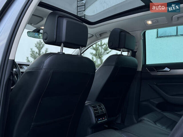 Сірий Фольксваген Пассат, об'ємом двигуна 1.6 л та пробігом 228 тис. км за 17000 $, фото 24 на Automoto.ua