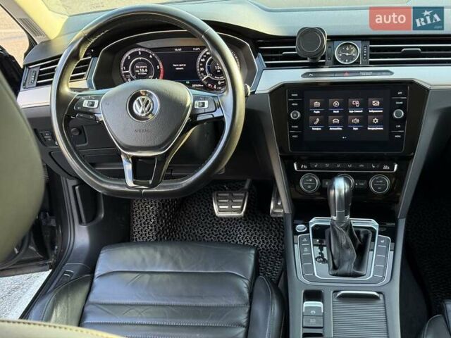 Фольксваген Пассат 2018 в Киеве на Automoto.ua Серый Фольксваген Пассат, объемом двигателя 1.97 л и пробегом 287 тыс. км за 19300 $, фото 21 на Automoto.ua