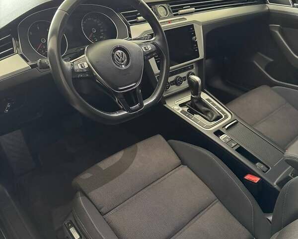 Серый Фольксваген Пассат, объемом двигателя 1.97 л и пробегом 206 тыс. км за 17500 $, фото 2 на Automoto.ua