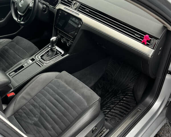 Серый Фольксваген Пассат, объемом двигателя 1.97 л и пробегом 242 тыс. км за 17700 $, фото 18 на Automoto.ua