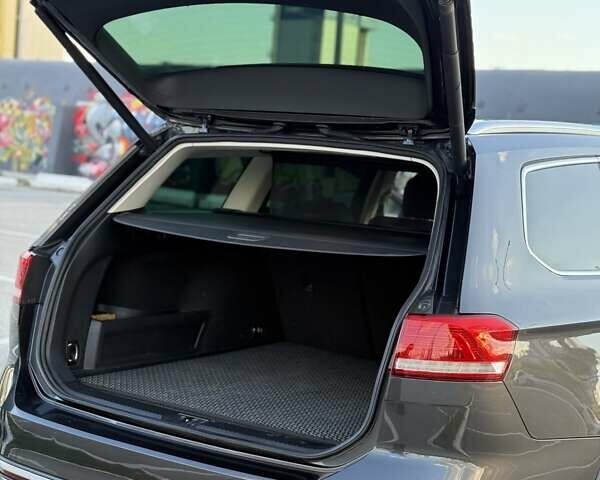 Фольксваген Пассат 2018 в Киеве на Automoto.ua Серый Фольксваген Пассат, объемом двигателя 1.97 л и пробегом 287 тыс. км за 19300 $, фото 6 на Automoto.ua