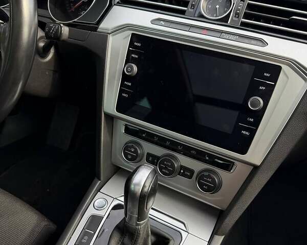 Фольксваген Пассат 2018 в Тернополе на Automoto.ua Серый Фольксваген Пассат, объемом двигателя 2 л и пробегом 195 тыс. км за 19900 $, фото 9 на Automoto.ua