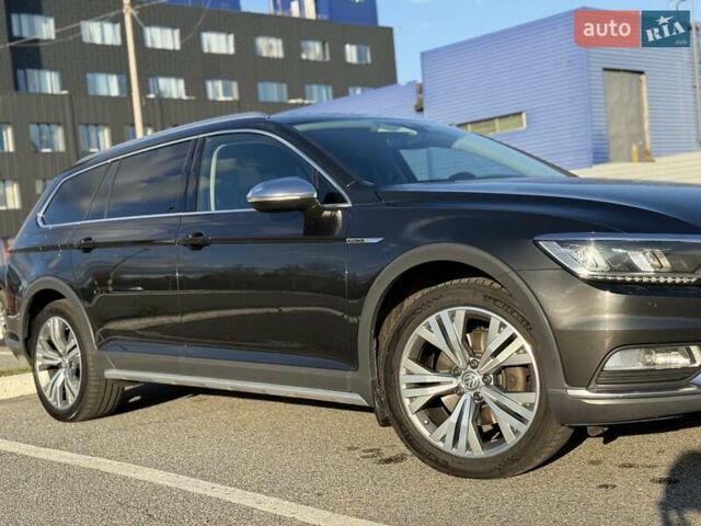 Фольксваген Пассат 2018 в Киеве на Automoto.ua Серый Фольксваген Пассат, объемом двигателя 1.97 л и пробегом 287 тыс. км за 19300 $, фото 8 на Automoto.ua