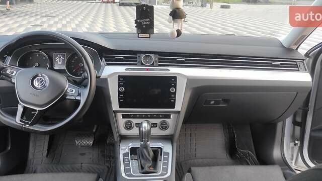 Сірий Фольксваген Пассат, об'ємом двигуна 2 л та пробігом 186 тис. км за 23018 $, фото 16 на Automoto.ua