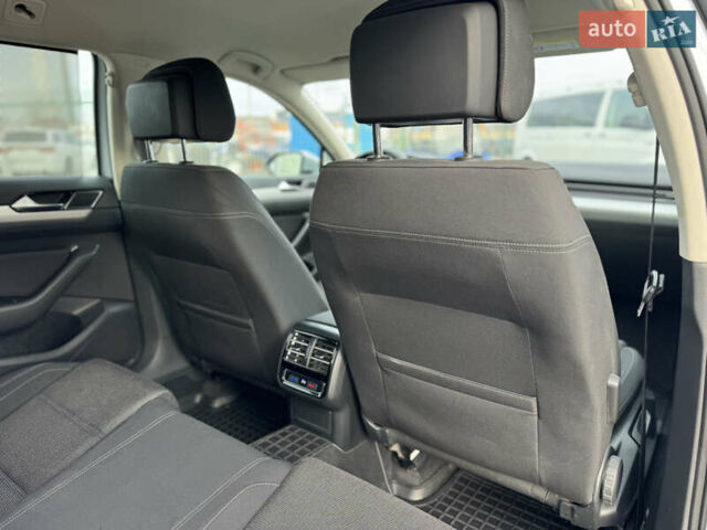 Серый Фольксваген Пассат, объемом двигателя 1.97 л и пробегом 207 тыс. км за 17300 $, фото 35 на Automoto.ua