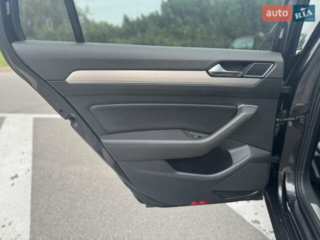 Сірий Фольксваген Пассат, об'ємом двигуна 1.97 л та пробігом 276 тис. км за 13999 $, фото 25 на Automoto.ua