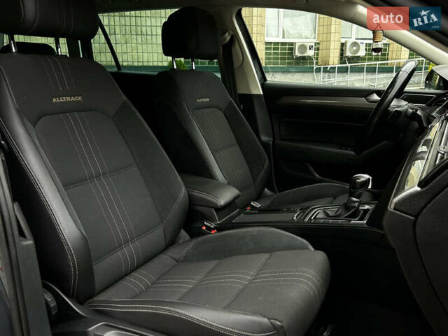 Серый Фольксваген Пассат, объемом двигателя 1.97 л и пробегом 259 тыс. км за 23999 $, фото 18 на Automoto.ua