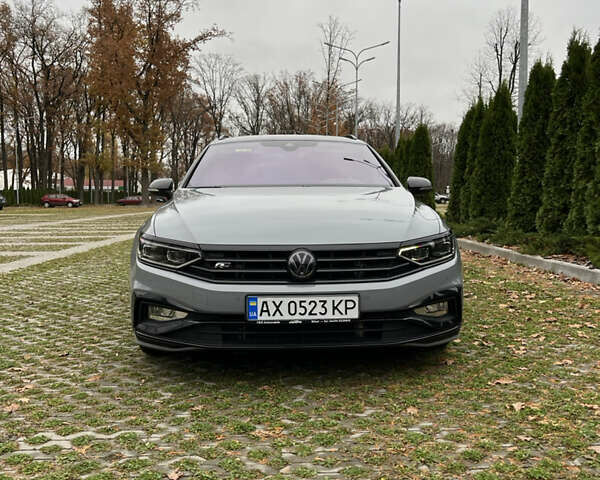 Серый Фольксваген Пассат, объемом двигателя 1.97 л и пробегом 193 тыс. км за 29900 $, фото 1 на Automoto.ua