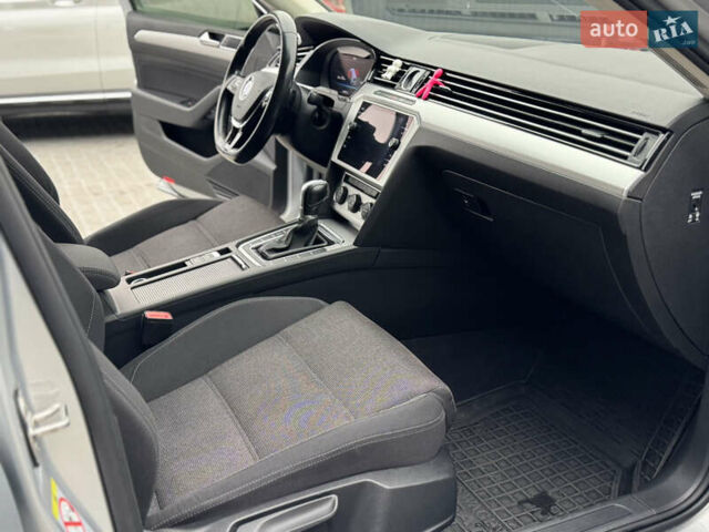 Сірий Фольксваген Пассат, об'ємом двигуна 2 л та пробігом 281 тис. км за 17500 $, фото 35 на Automoto.ua