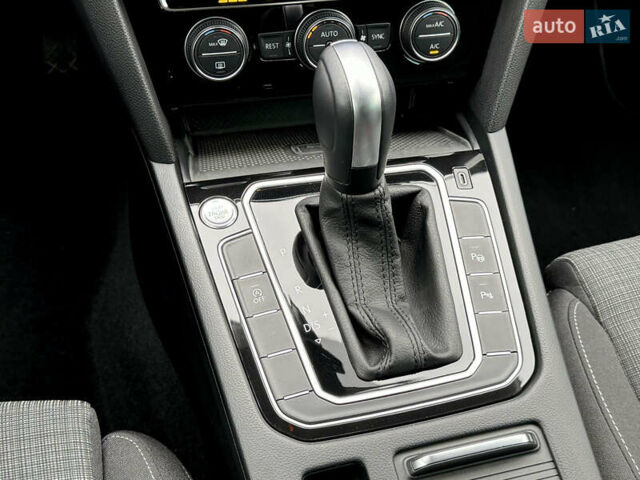 Серый Фольксваген Пассат, объемом двигателя 1.97 л и пробегом 227 тыс. км за 20499 $, фото 52 на Automoto.ua