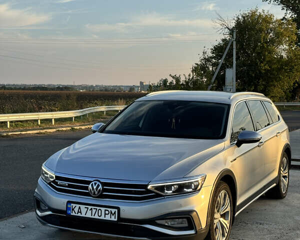 Серый Фольксваген Пассат, объемом двигателя 1.97 л и пробегом 275 тыс. км за 24850 $, фото 1 на Automoto.ua