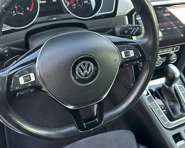 Сірий Фольксваген Пассат, об'ємом двигуна 1.6 л та пробігом 281 тис. км за 15999 $, фото 15 на Automoto.ua