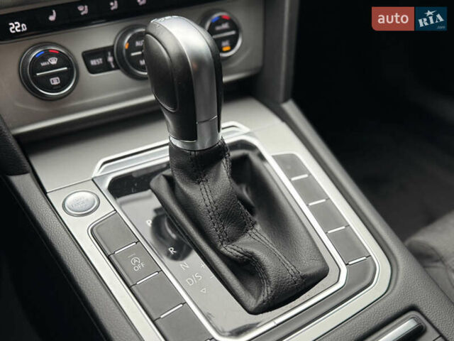 Серый Фольксваген Пассат, объемом двигателя 2 л и пробегом 281 тыс. км за 17100 $, фото 19 на Automoto.ua