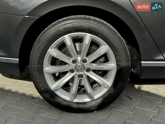 Фольксваген Пассат 2019 в Ужгороде на Automoto.ua Серый Фольксваген Пассат, объемом двигателя 1.97 л и пробегом 243 тыс. км за 18300 $, фото 5 на Automoto.ua