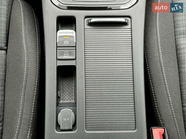 Серый Фольксваген Пассат, объемом двигателя 1.97 л и пробегом 227 тыс. км за 20499 $, фото 53 на Automoto.ua