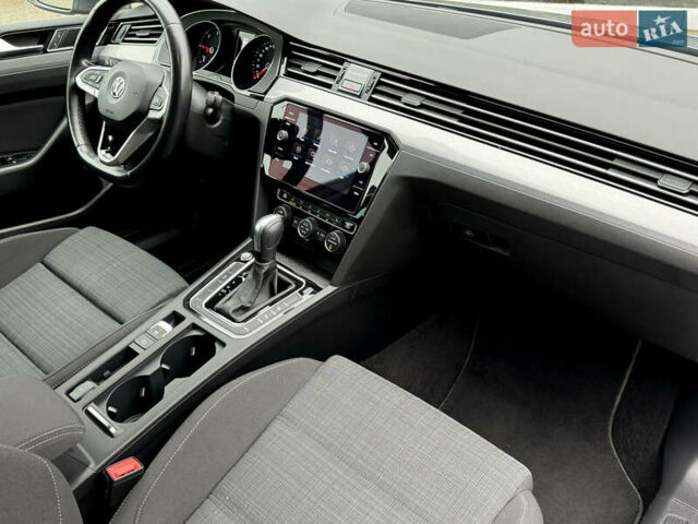 Серый Фольксваген Пассат, объемом двигателя 1.97 л и пробегом 227 тыс. км за 20499 $, фото 78 на Automoto.ua