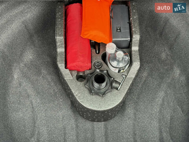 Серый Фольксваген Пассат, объемом двигателя 1.97 л и пробегом 227 тыс. км за 20499 $, фото 68 на Automoto.ua