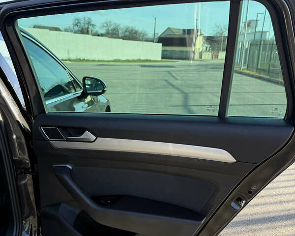 Сірий Фольксваген Пассат, об'ємом двигуна 2 л та пробігом 221 тис. км за 16500 $, фото 24 на Automoto.ua