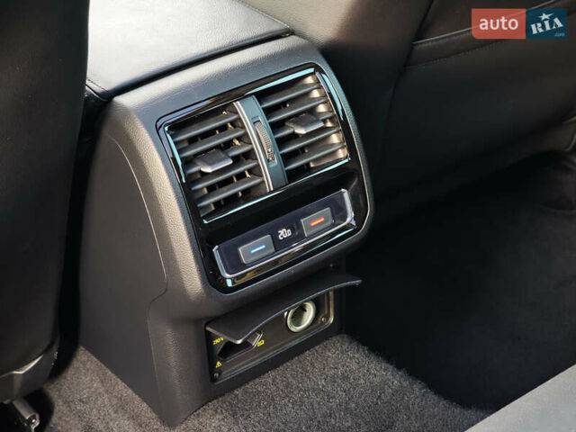 Сірий Фольксваген Пассат, об'ємом двигуна 2 л та пробігом 196 тис. км за 20999 $, фото 57 на Automoto.ua