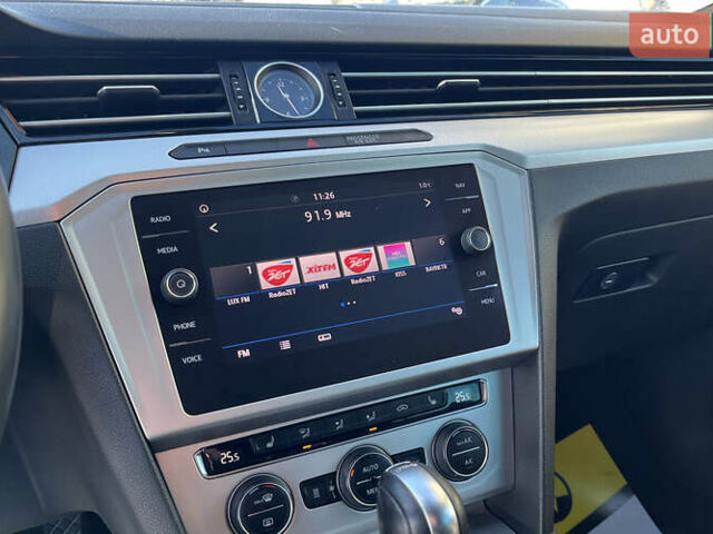 Серый Фольксваген Пассат, объемом двигателя 1.97 л и пробегом 276 тыс. км за 18200 $, фото 9 на Automoto.ua