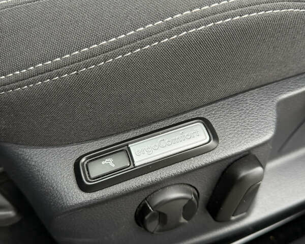 Серый Фольксваген Пассат, объемом двигателя 1.97 л и пробегом 210 тыс. км за 19800 $, фото 19 на Automoto.ua