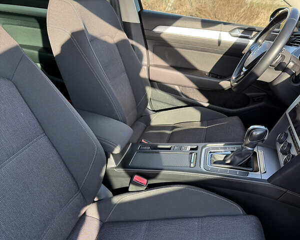 Сірий Фольксваген Пассат, об'ємом двигуна 2 л та пробігом 221 тис. км за 16500 $, фото 30 на Automoto.ua