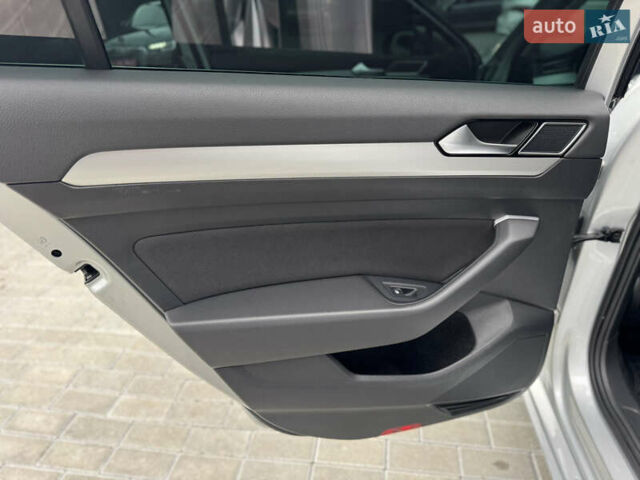 Сірий Фольксваген Пассат, об'ємом двигуна 2 л та пробігом 281 тис. км за 17500 $, фото 46 на Automoto.ua