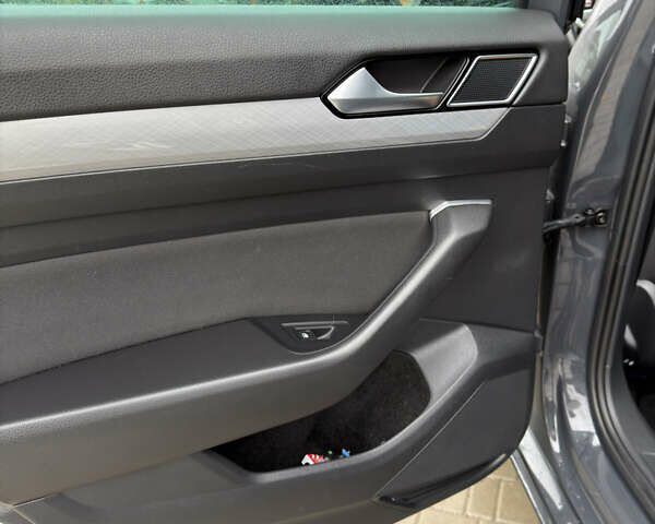 Серый Фольксваген Пассат, объемом двигателя 1.97 л и пробегом 210 тыс. км за 19800 $, фото 20 на Automoto.ua