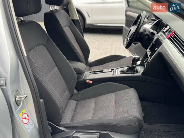 Сірий Фольксваген Пассат, об'ємом двигуна 2 л та пробігом 281 тис. км за 17500 $, фото 36 на Automoto.ua