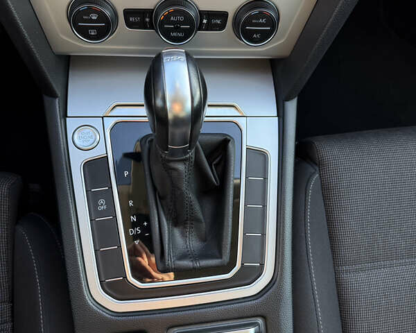 Сірий Фольксваген Пассат, об'ємом двигуна 2 л та пробігом 221 тис. км за 16500 $, фото 37 на Automoto.ua