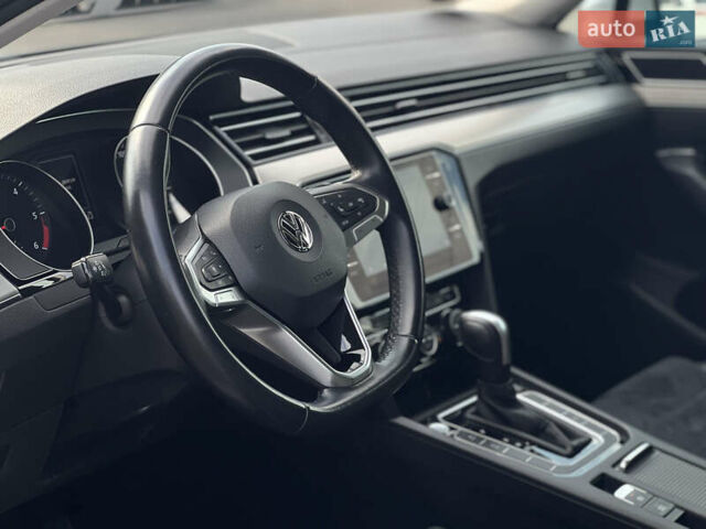Сірий Фольксваген Пассат, об'ємом двигуна 2 л та пробігом 293 тис. км за 18200 $, фото 28 на Automoto.ua