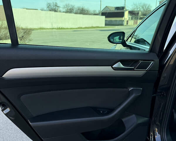 Сірий Фольксваген Пассат, об'ємом двигуна 2 л та пробігом 221 тис. км за 16500 $, фото 19 на Automoto.ua