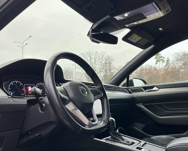 Серый Фольксваген Пассат, объемом двигателя 1.97 л и пробегом 193 тыс. км за 29900 $, фото 13 на Automoto.ua