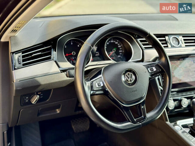 Фольксваген Пассат 2019 в Ужгороде на Automoto.ua Серый Фольксваген Пассат, объемом двигателя 1.97 л и пробегом 243 тыс. км за 18300 $, фото 25 на Automoto.ua