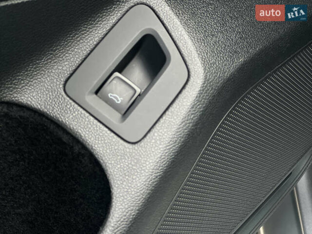 Сірий Фольксваген Пассат, об'ємом двигуна 2 л та пробігом 293 тис. км за 18200 $, фото 45 на Automoto.ua