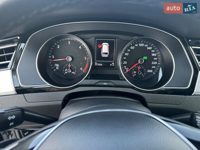 Сірий Фольксваген Пассат, об'ємом двигуна 1.6 л та пробігом 281 тис. км за 15999 $, фото 12 на Automoto.ua