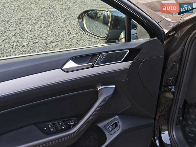 Сірий Фольксваген Пассат, об'ємом двигуна 2 л та пробігом 196 тис. км за 20999 $, фото 19 на Automoto.ua