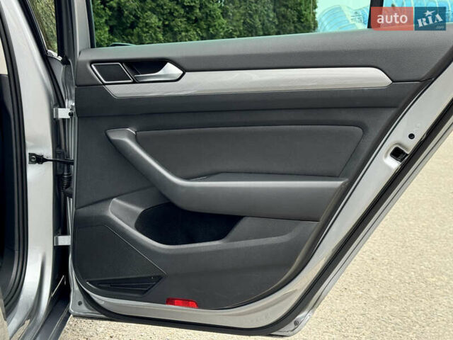 Серый Фольксваген Пассат, объемом двигателя 1.97 л и пробегом 227 тыс. км за 20499 $, фото 67 на Automoto.ua