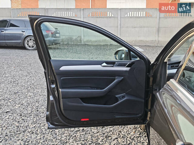 Сірий Фольксваген Пассат, об'ємом двигуна 2 л та пробігом 196 тис. км за 20999 $, фото 18 на Automoto.ua