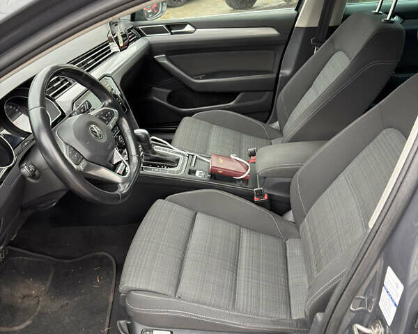 Серый Фольксваген Пассат, объемом двигателя 1.97 л и пробегом 210 тыс. км за 19800 $, фото 13 на Automoto.ua