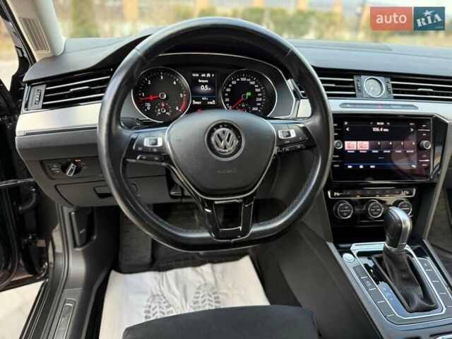 Сірий Фольксваген Пассат, об'ємом двигуна 1.6 л та пробігом 283 тис. км за 17750 $, фото 60 на Automoto.ua