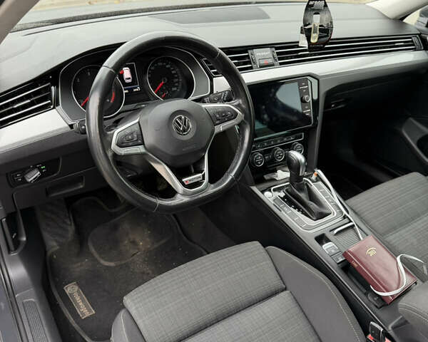 Серый Фольксваген Пассат, объемом двигателя 1.97 л и пробегом 210 тыс. км за 19800 $, фото 12 на Automoto.ua