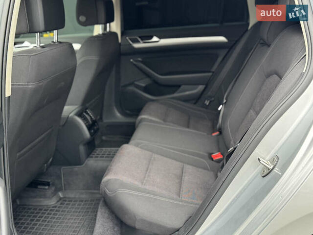 Сірий Фольксваген Пассат, об'ємом двигуна 2 л та пробігом 281 тис. км за 17500 $, фото 38 на Automoto.ua