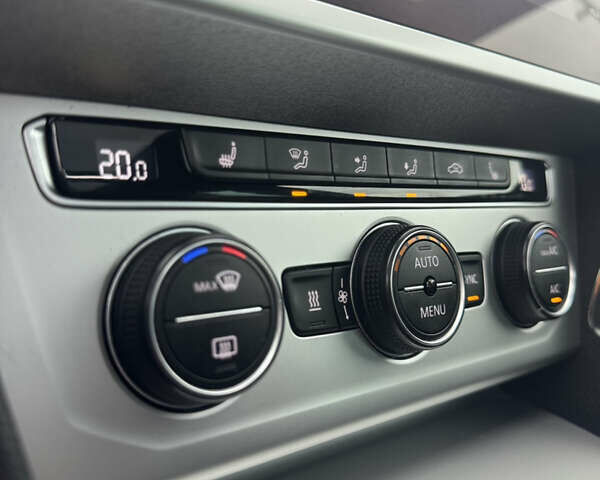 Серый Фольксваген Пассат, объемом двигателя 1.97 л и пробегом 276 тыс. км за 18500 $, фото 25 на Automoto.ua