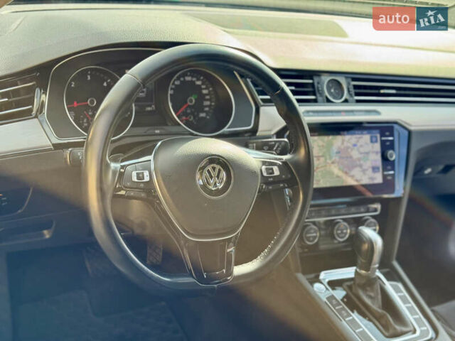 Фольксваген Пассат 2019 в Ужгороде на Automoto.ua Серый Фольксваген Пассат, объемом двигателя 1.97 л и пробегом 243 тыс. км за 18300 $, фото 47 на Automoto.ua