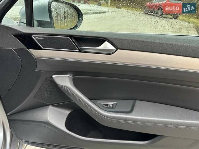 Серый Фольксваген Пассат, объемом двигателя 1.97 л и пробегом 233 тыс. км за 18700 $, фото 19 на Automoto.ua